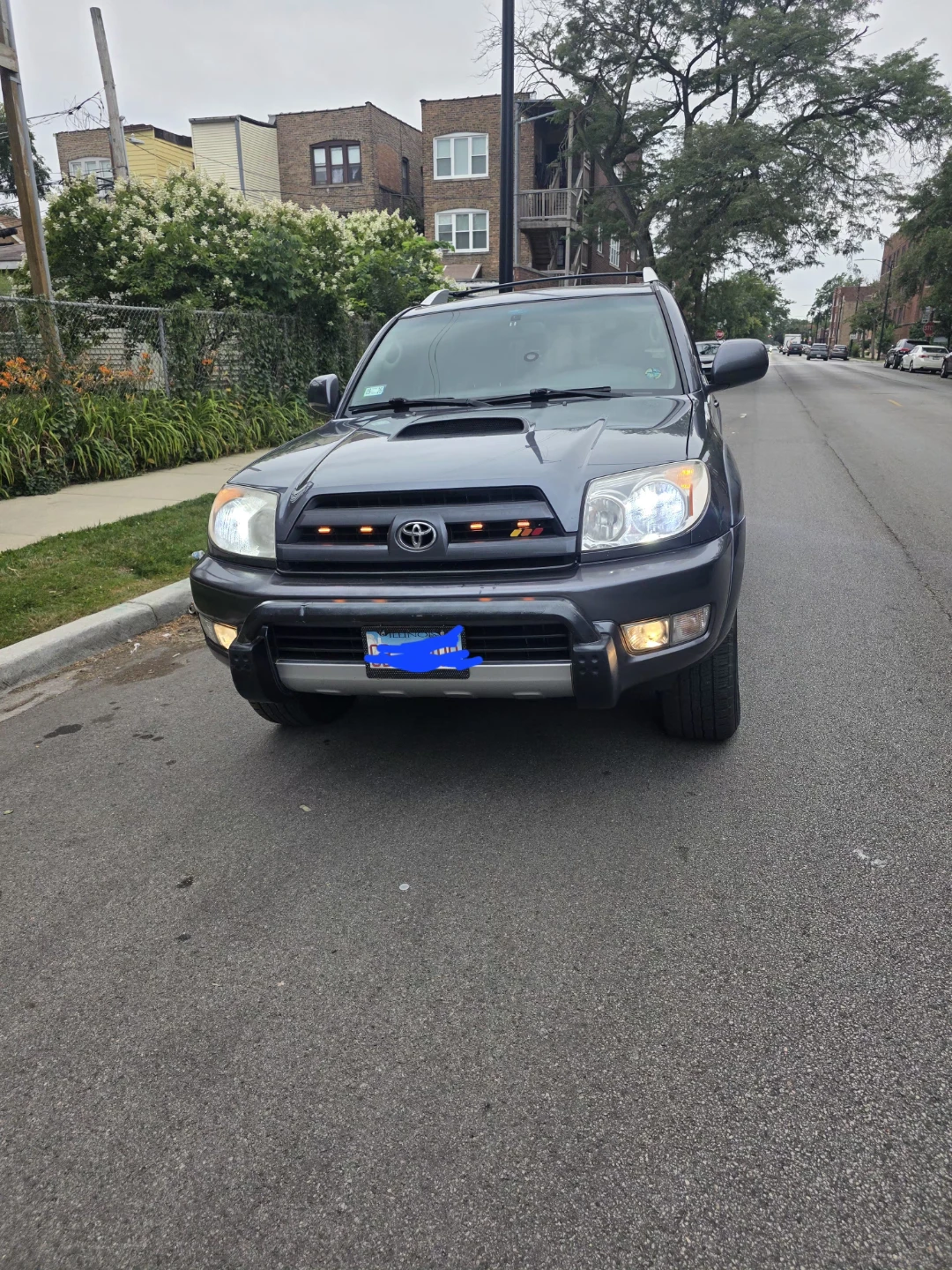 Toyota 4Runner SUV - photo 2