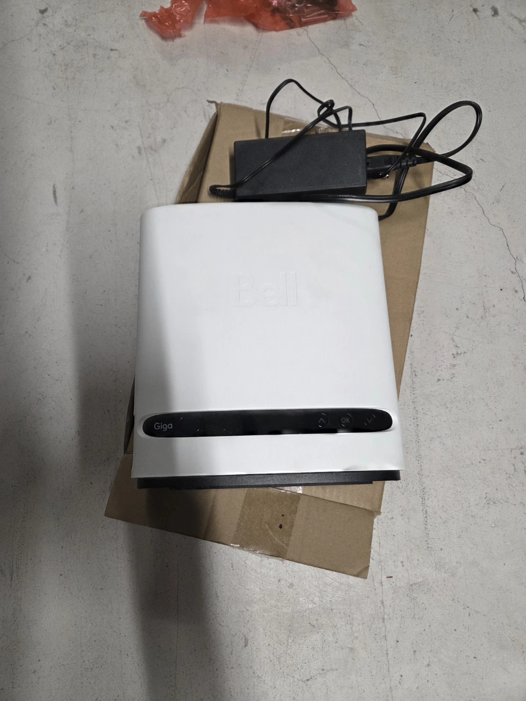 Bell Giga Hub Modem with Power Adapter - photo 4