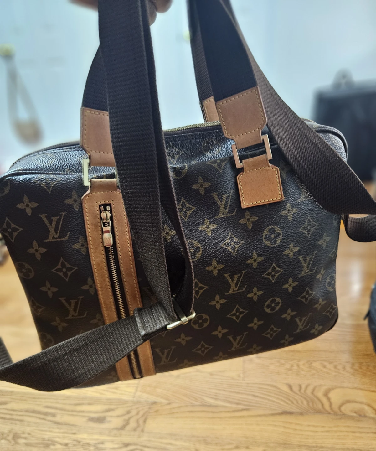 Louis Vuitton Monogram Canvas Messenger Bag