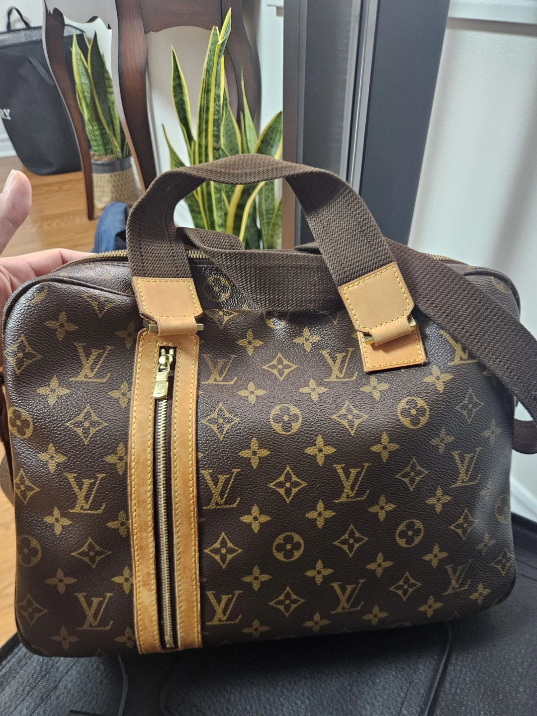 Louis Vuitton Monogram Canvas Messenger Bag - photo 2