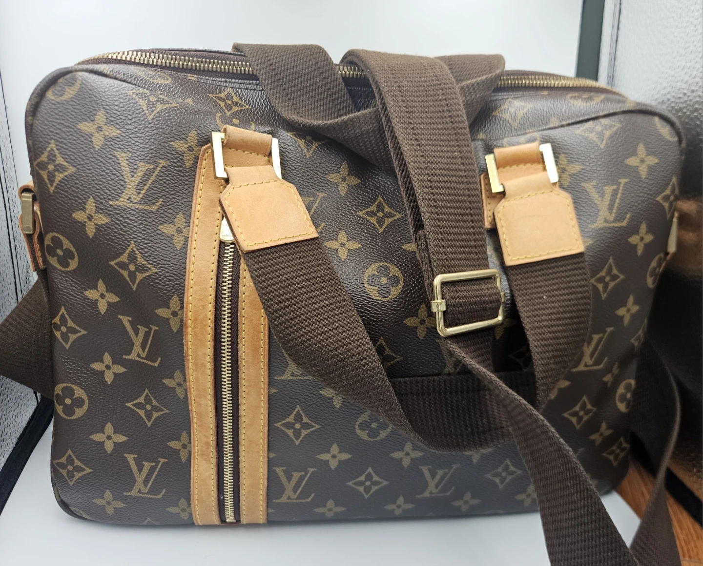 Louis Vuitton Monogram Canvas Messenger Bag - photo 3