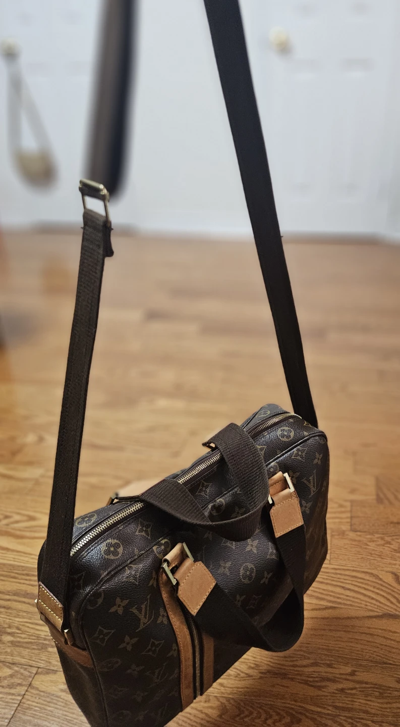 Louis Vuitton Monogram Canvas Messenger Bag - photo 4