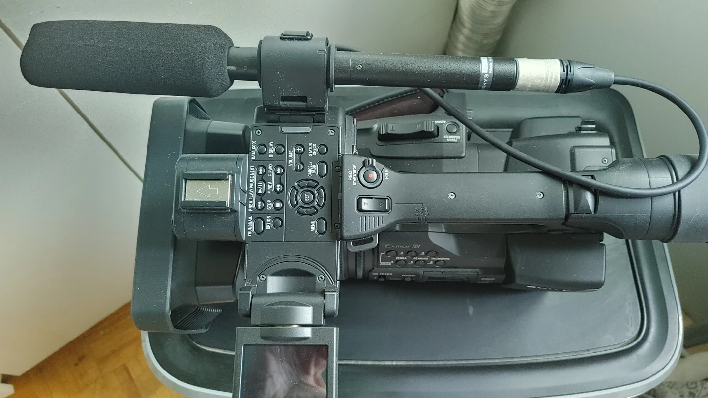 Sony 4K Camcorder with Microphone and Case - photo 3