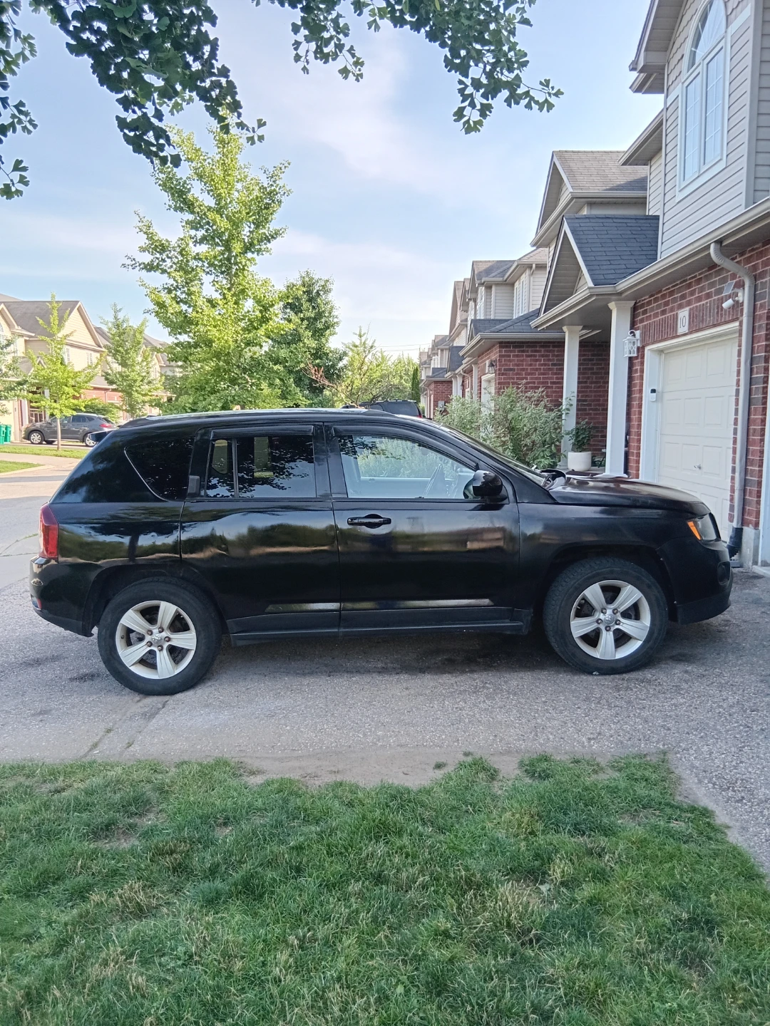 Black Jeep Compass 4x4 SUV - photo 3