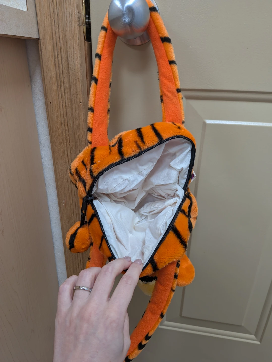 Vintage Disney Tigger Plush Handbag - photo 3