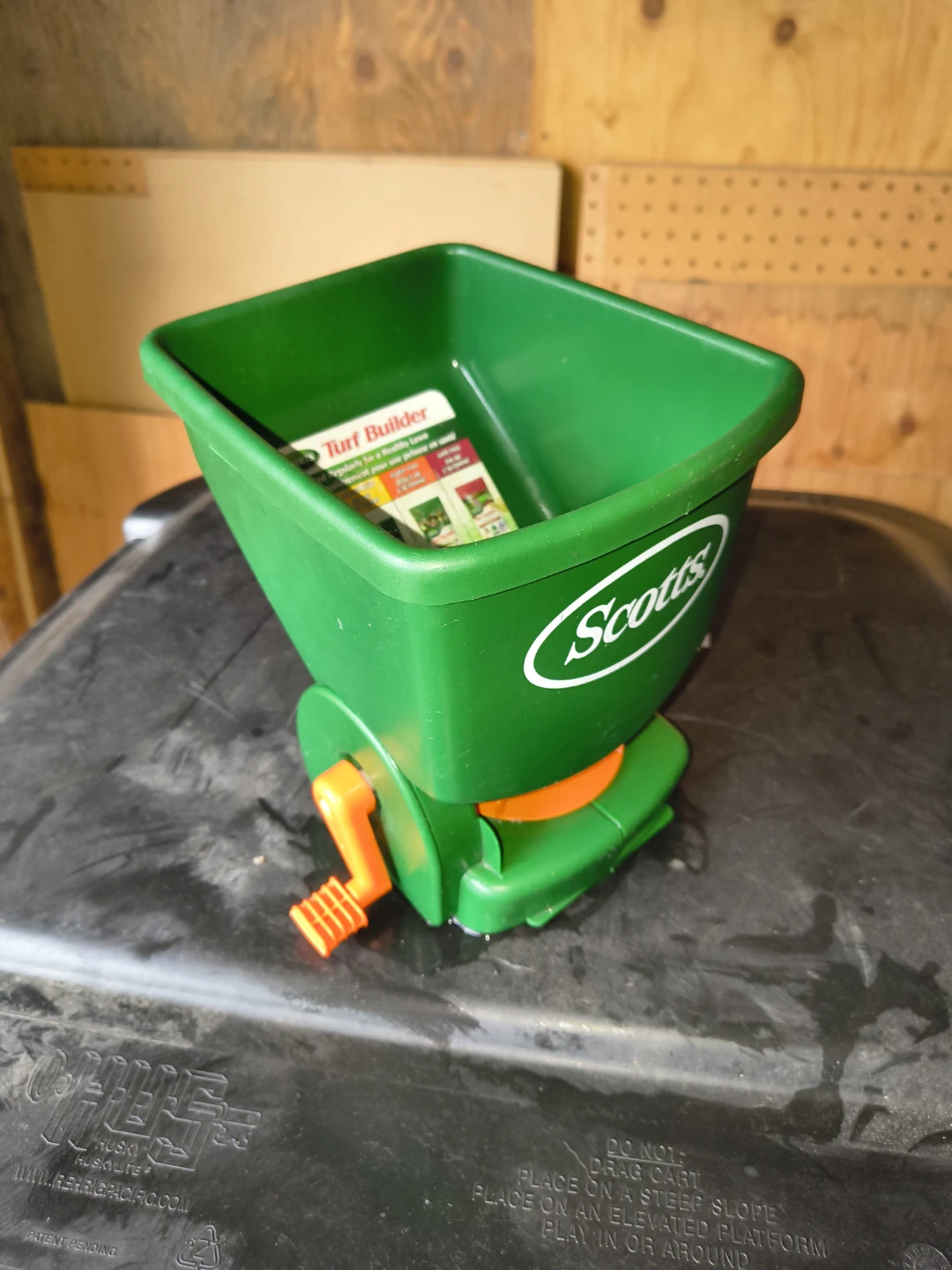 Scotts Turf Builder Lawn Spreader