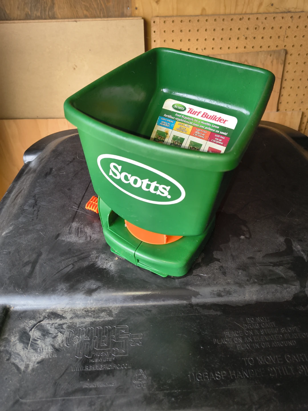 Scotts Turf Builder Lawn Spreader - photo 2