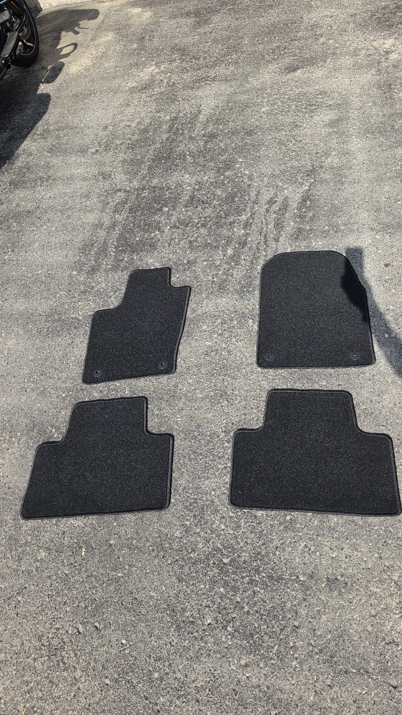 Grand Cherokee - Set of 4 Black carpet Mats