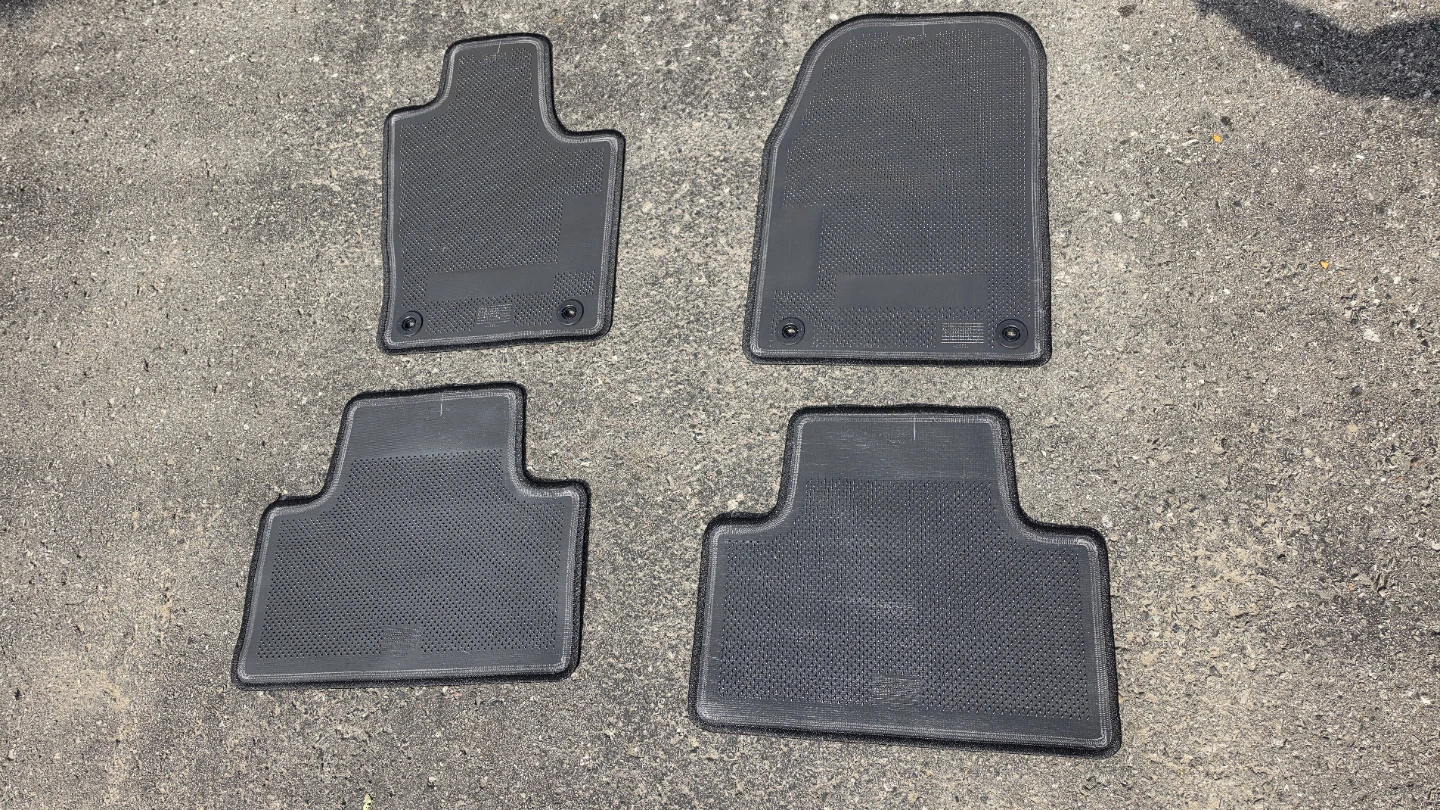 Grand Cherokee - Set of 4 Black carpet Mats - photo 2