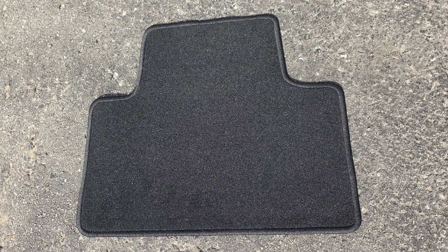 Grand Cherokee - Set of 4 Black carpet Mats - photo 3