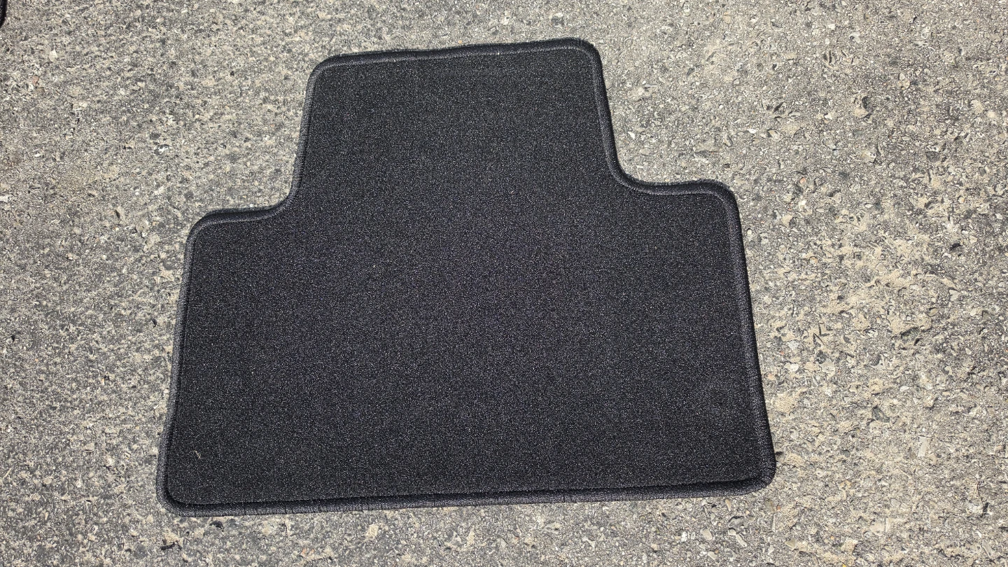 Grand Cherokee - Set of 4 Black carpet Mats - photo 4