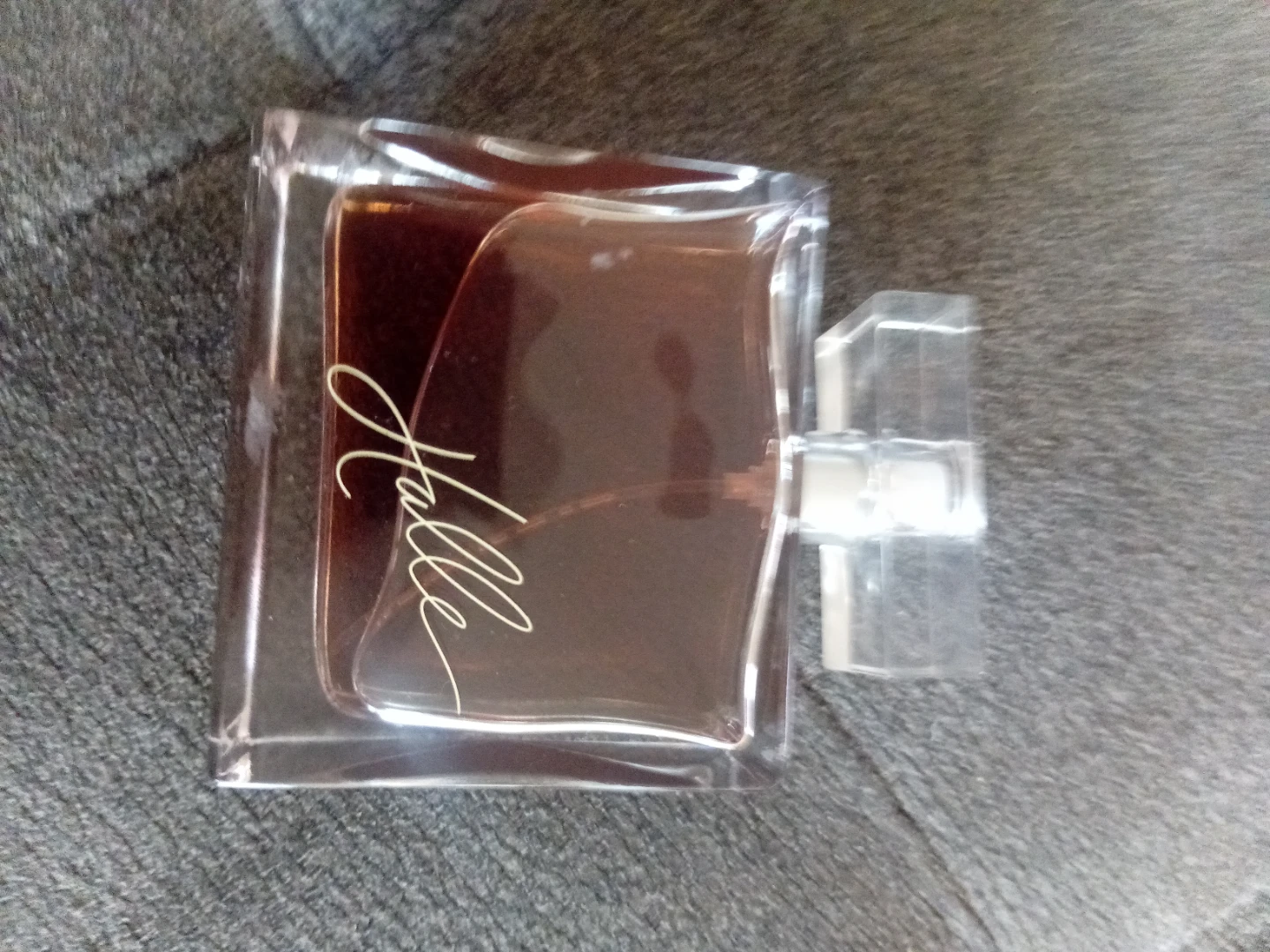 Halle Perfume
