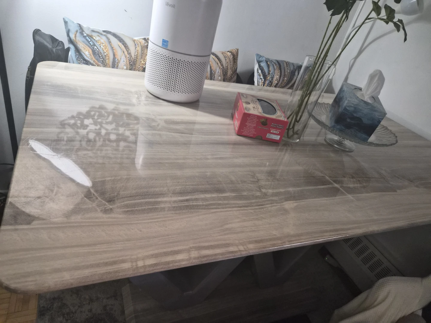 Dining table+ 4 high chair, good quality
