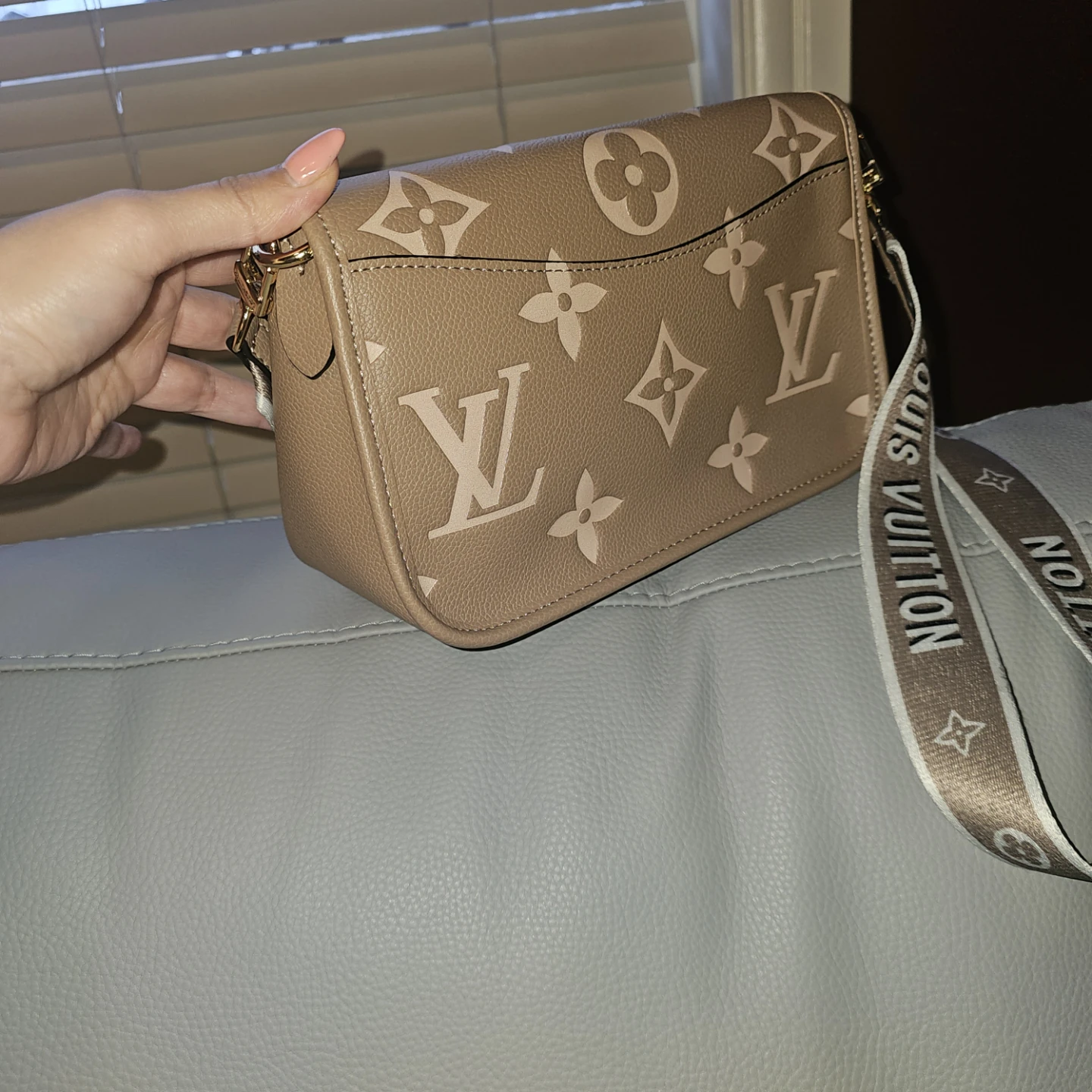 L V crossbody bag - photo 2
