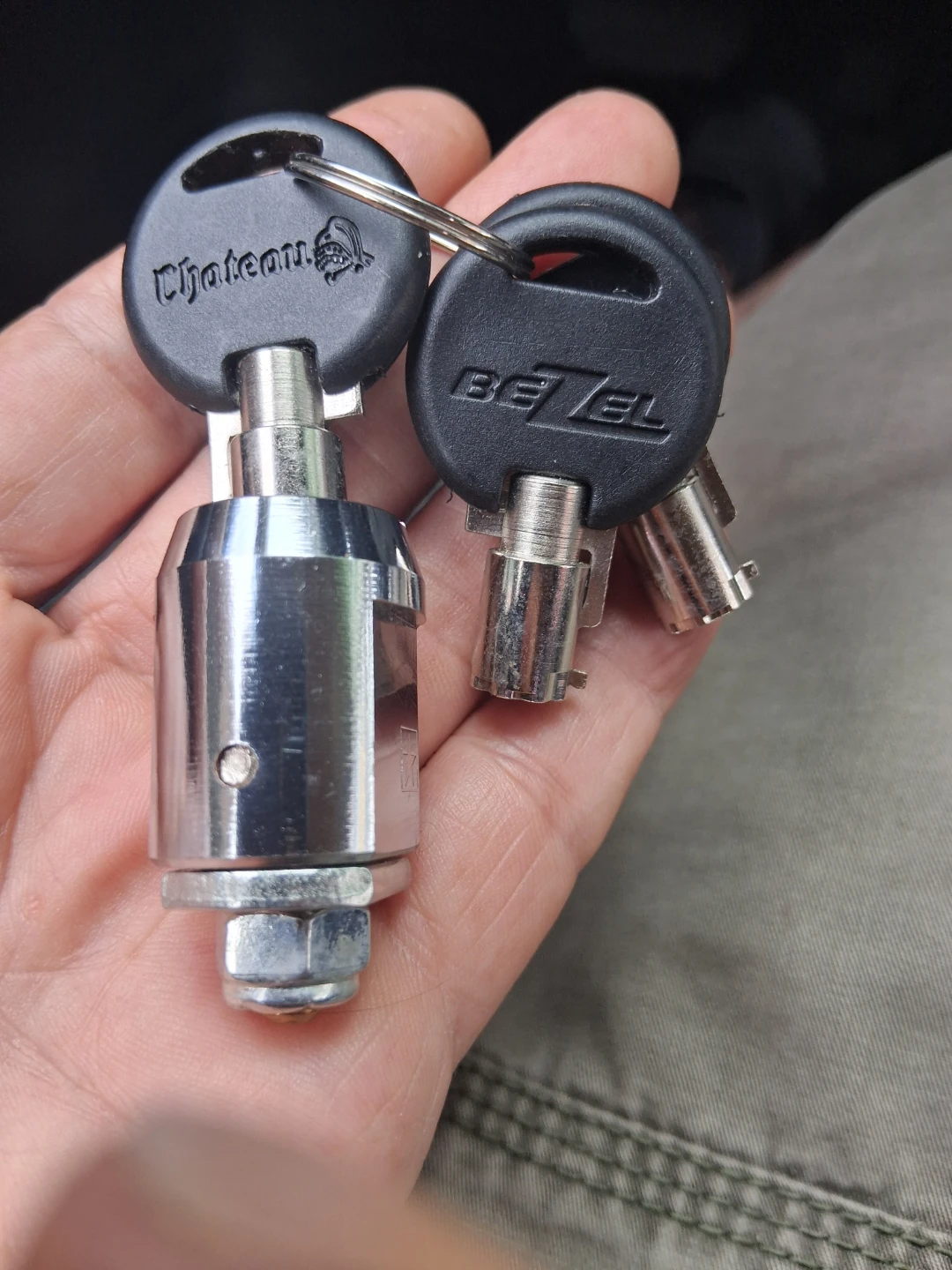 Chateau & Bezel Lock Cylinder and Keys