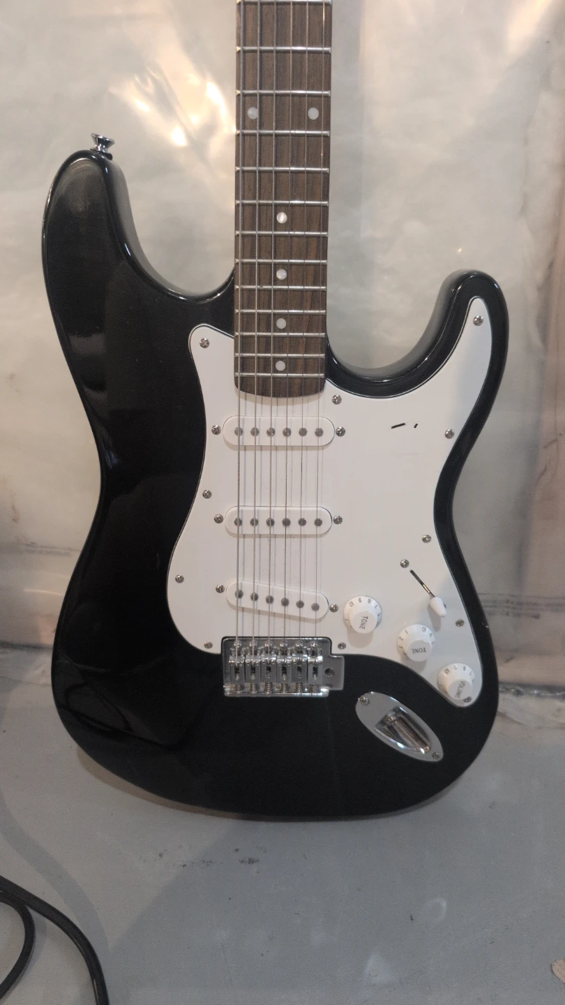 Robson, Black Stratocaster. - photo 3