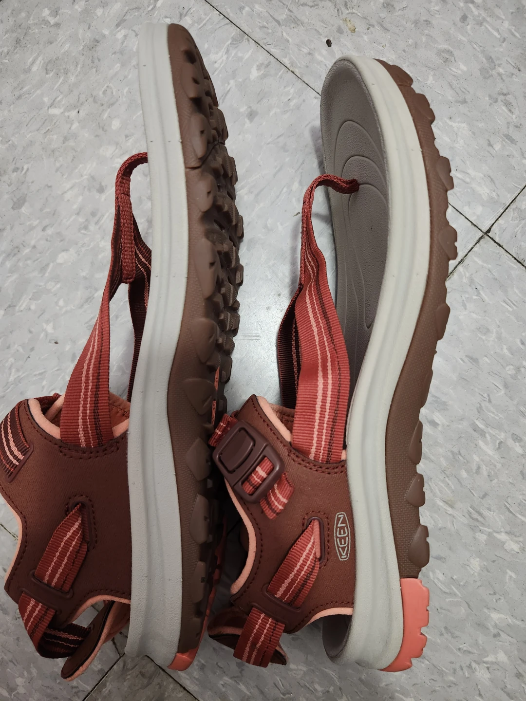 KEEN Women's Sandals Size 10 - photo 4