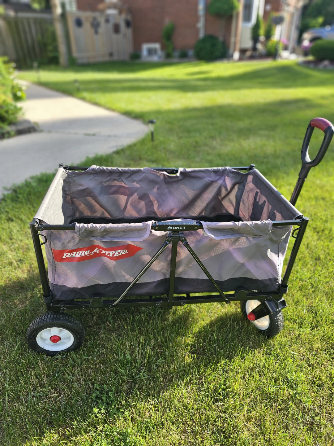 Radio Flyer = heavy duty kids and cargo wegon - photo 3
