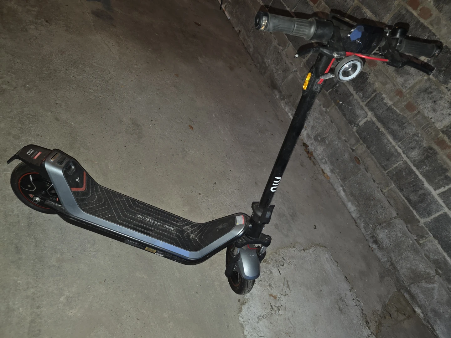 NIU KQi300X Electric Scooter