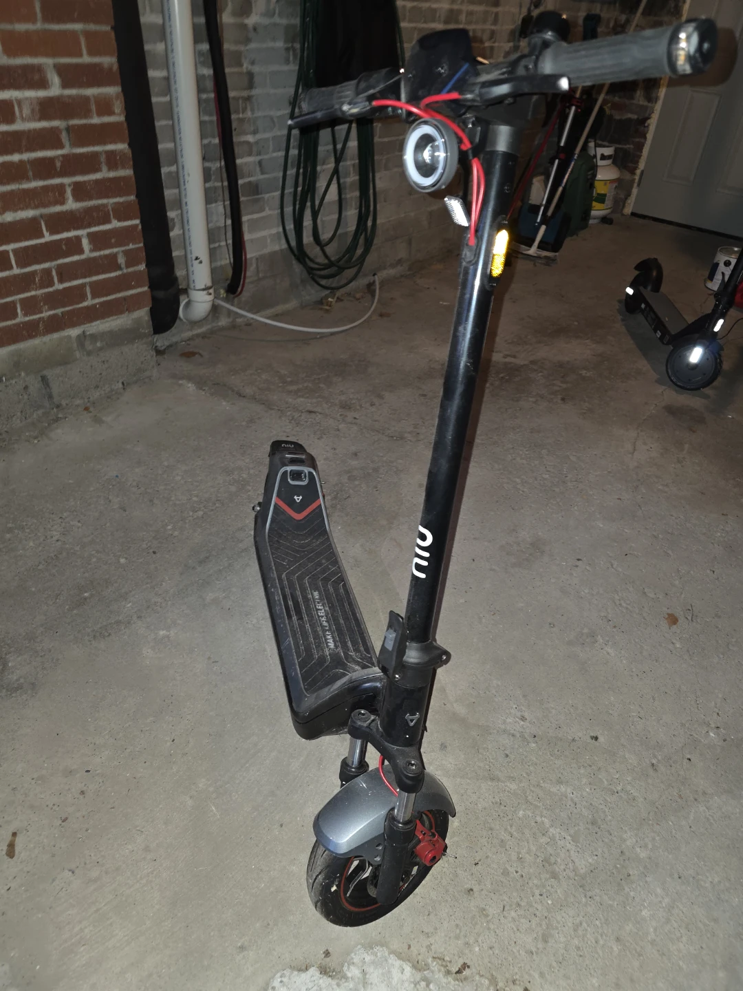 NIU KQi300X Electric Scooter - photo 2