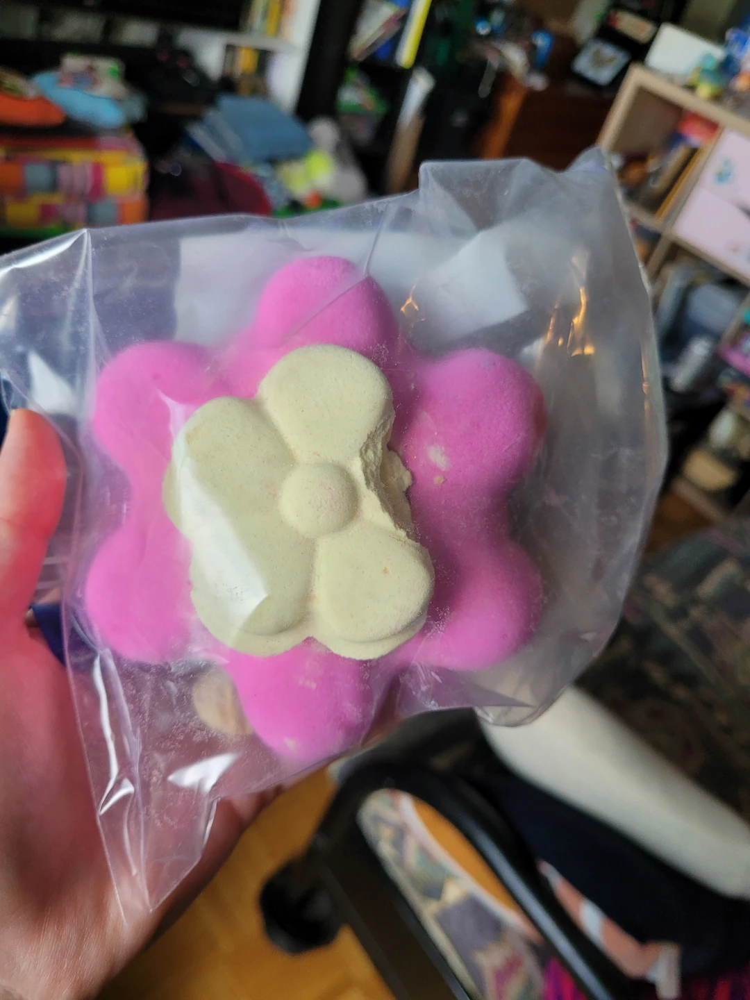 LUSH secret garden bombshell bath bomb - photo 3