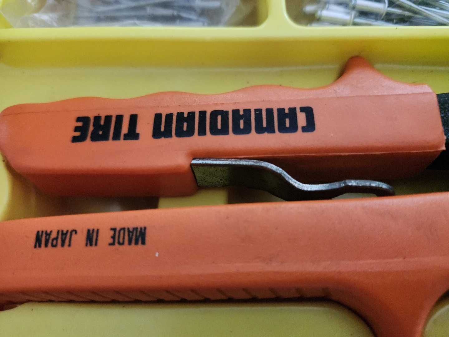 Canadian Tire Rivet Gun Kit made in  Japan - photo 2