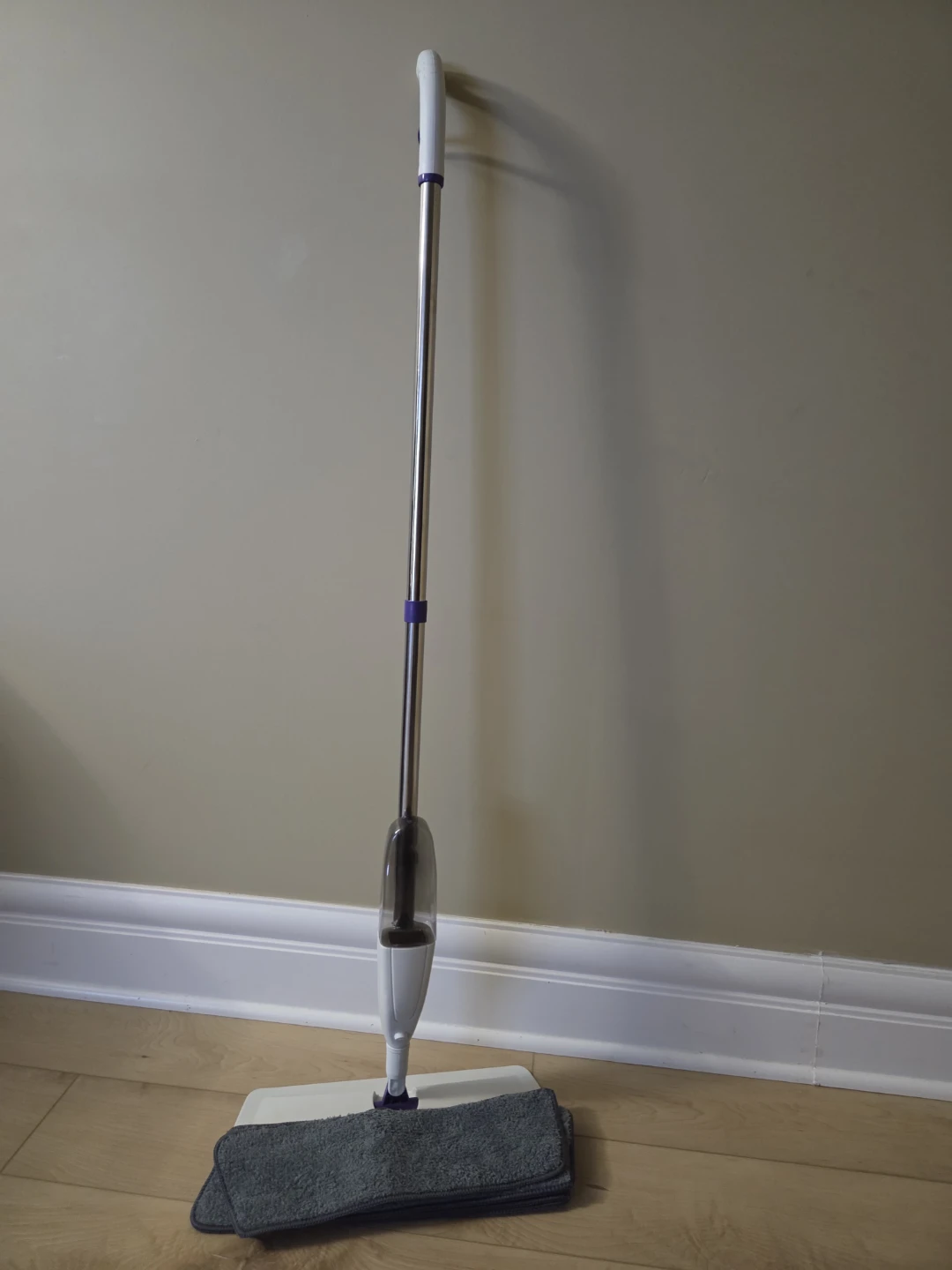Spray Mop with Microfiber Pads