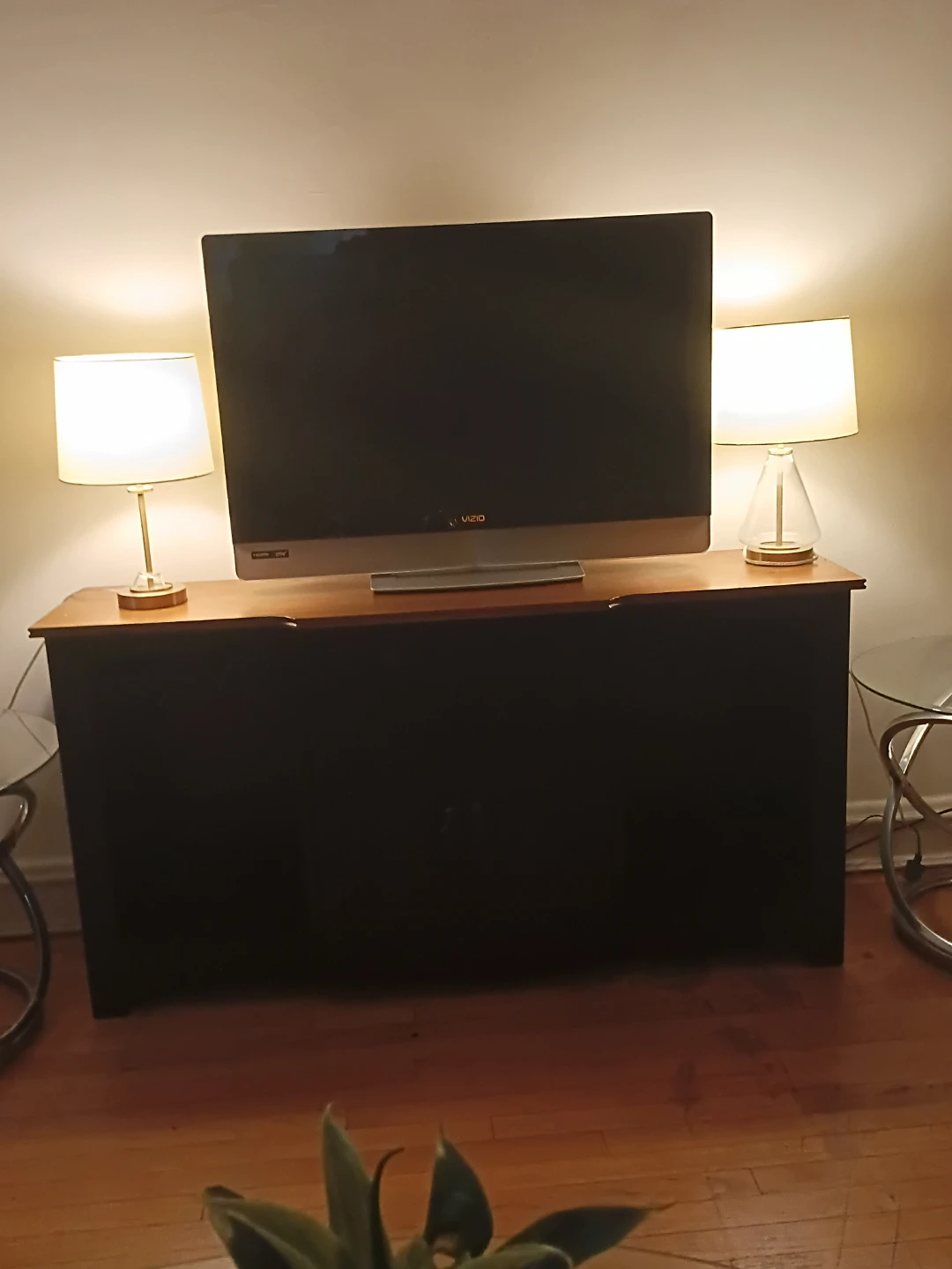 VIZIO Flat Screen TV with TWO Lamps and TV STAND
