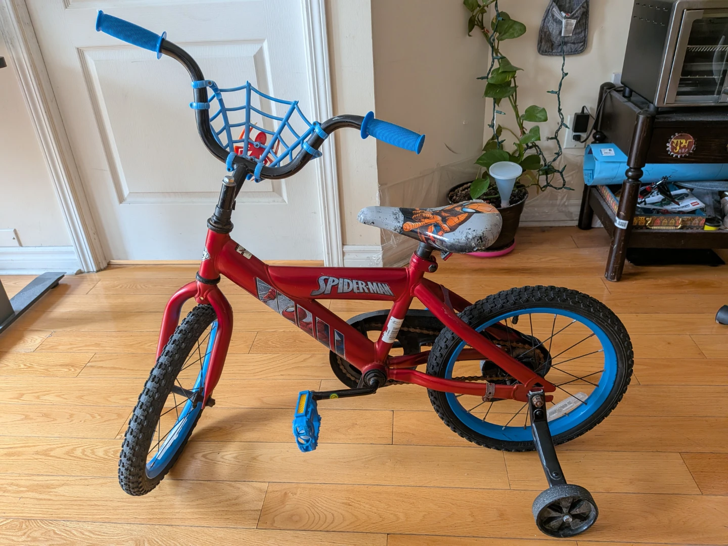 Kids spiderman bike, suitable for ages 3.5 to 6.5