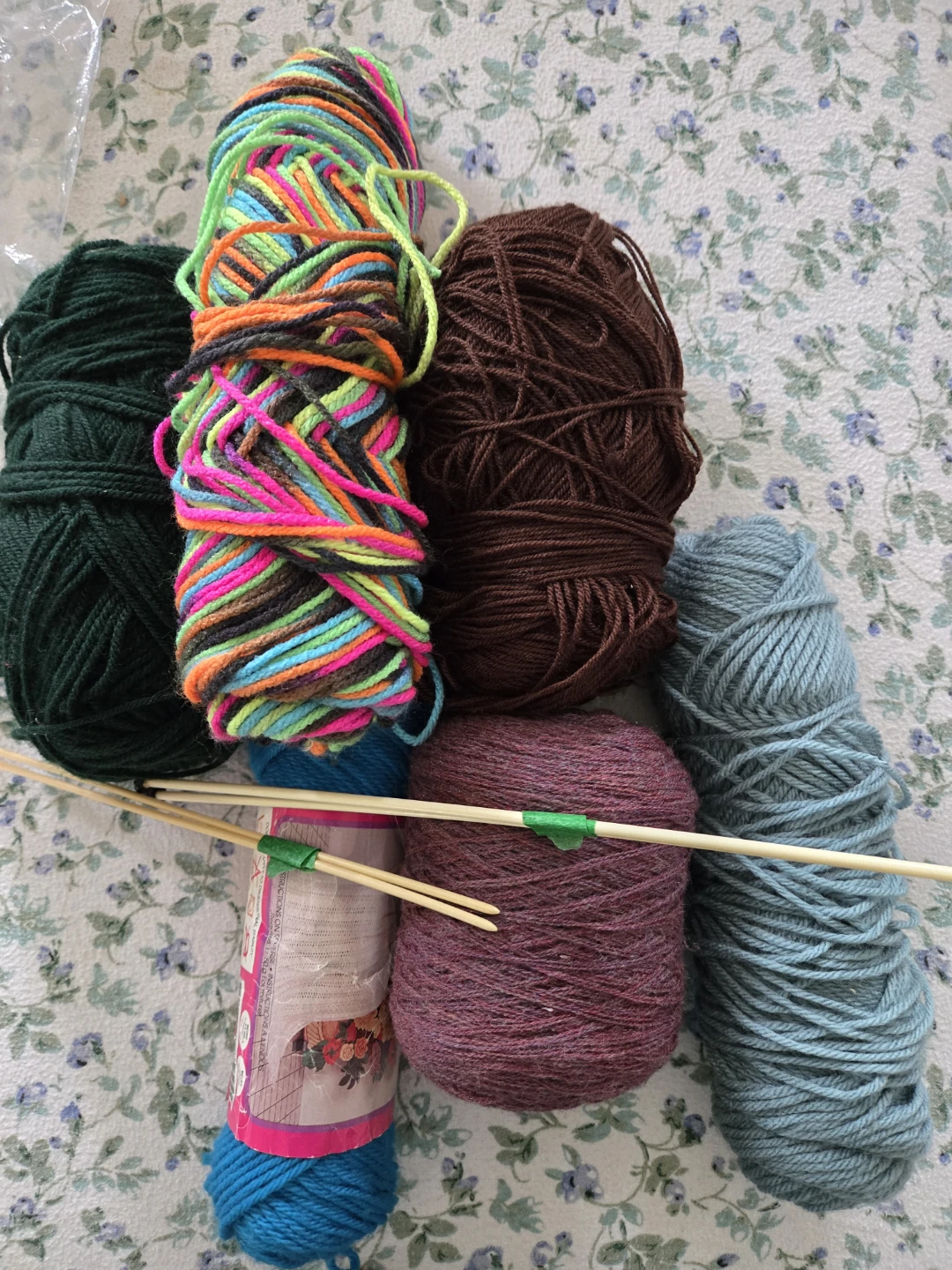 Yarn and Knitting Needles Set - photo 3