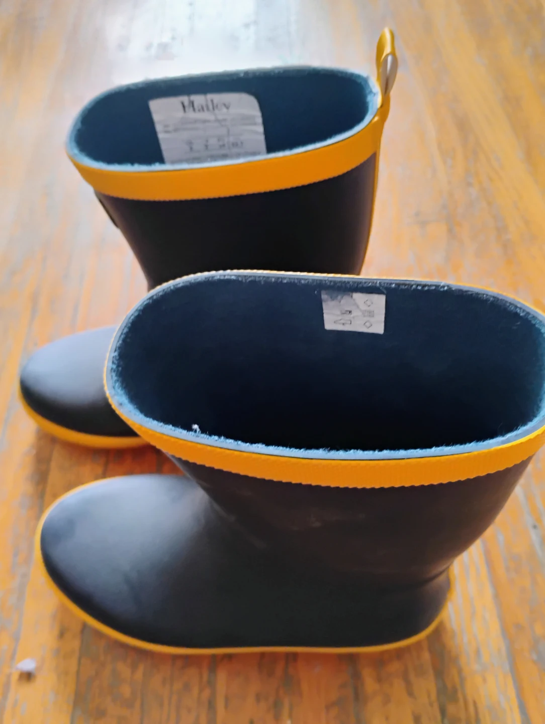 Hatley Kids Navy and Yellow Rain Boots Size 2 - photo 3