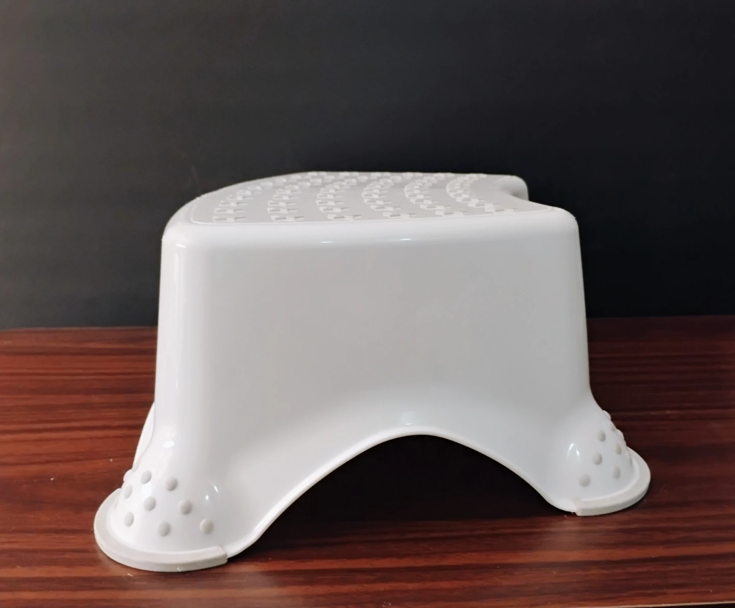 CHILD’S STEP STOOL WITH STAR DESIGN - photo 4