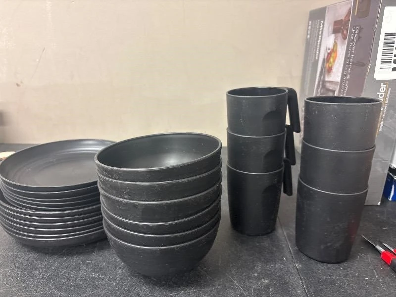 Black Dinnerware Set - 24 pieces. New. - photo 3