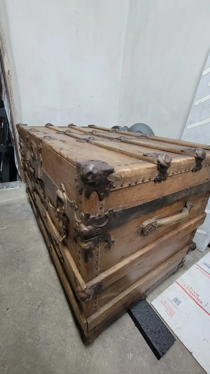 Vintage Steamer Trunk - photo 2