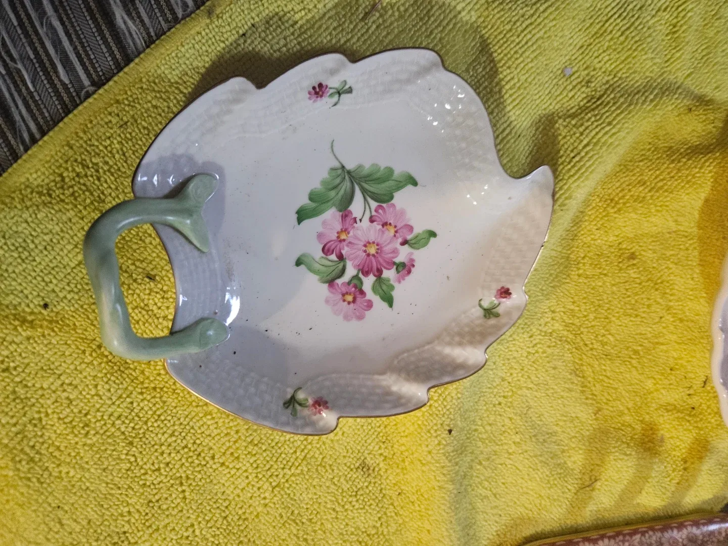 Hand-painted Porcelain Leaf Dish with Handle - photo 2