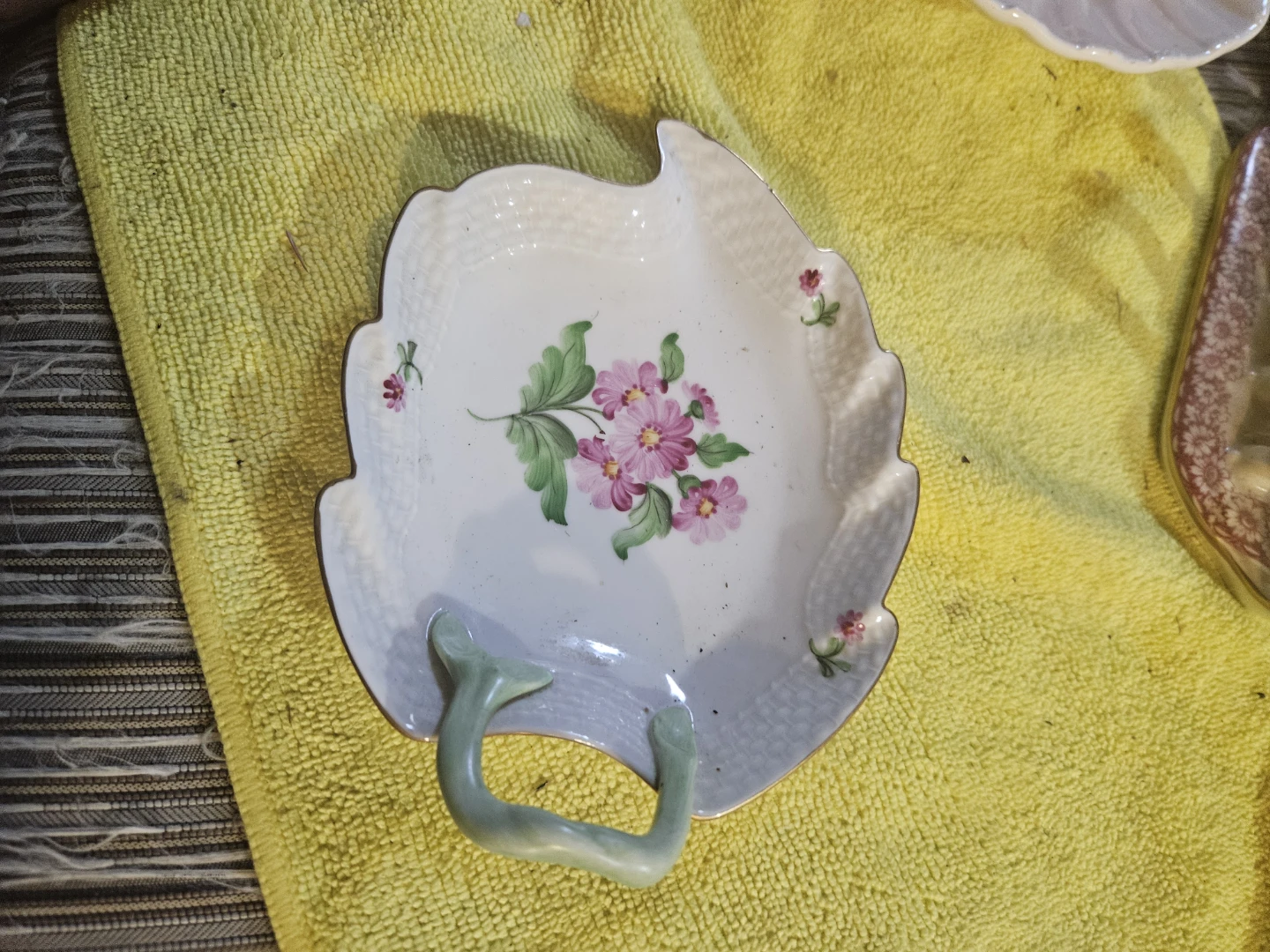 Hand-painted Porcelain Leaf Dish with Handle - photo 3