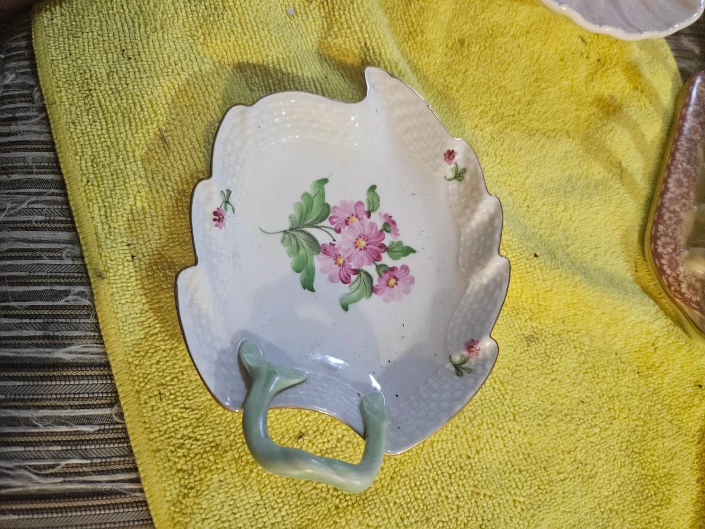 Hand-painted Porcelain Leaf Dish with Handle - photo 3