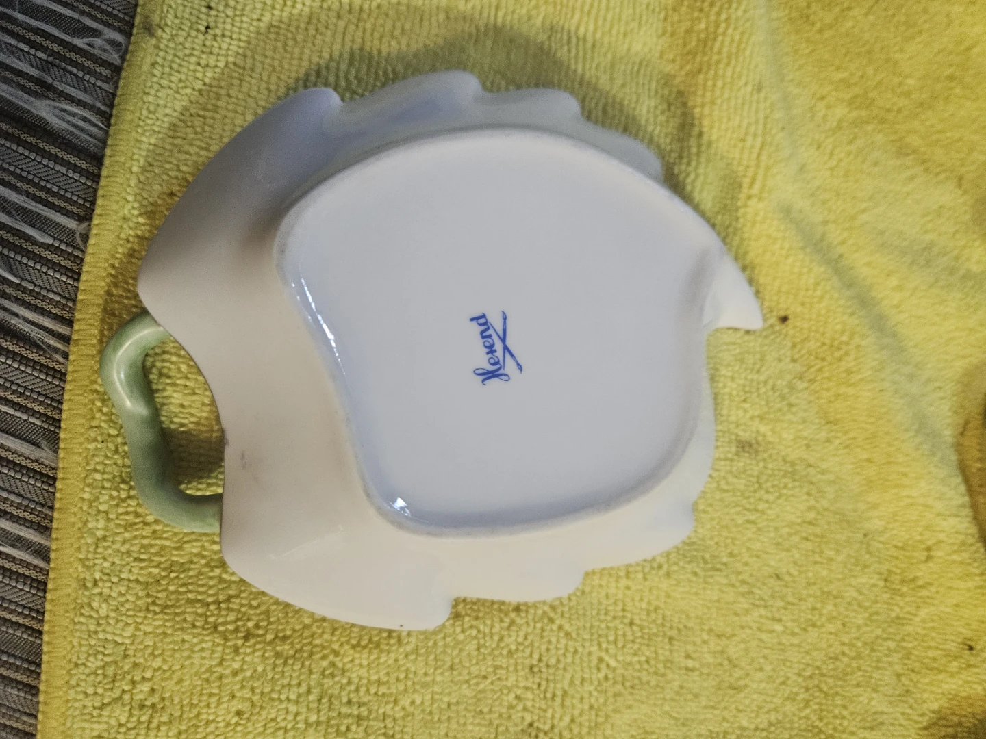 Hand-painted Porcelain Leaf Dish with Handle - photo 4