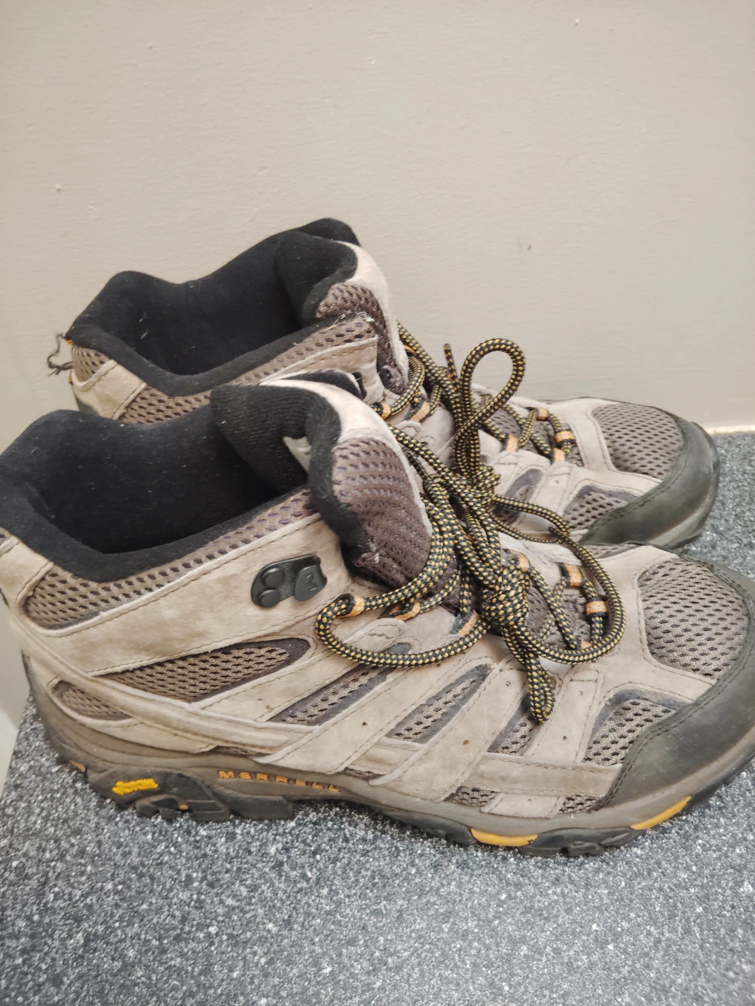 Merrell Men’s Hiking Boots - Moab 2 Mid Vent (Size 9.5 Wide)