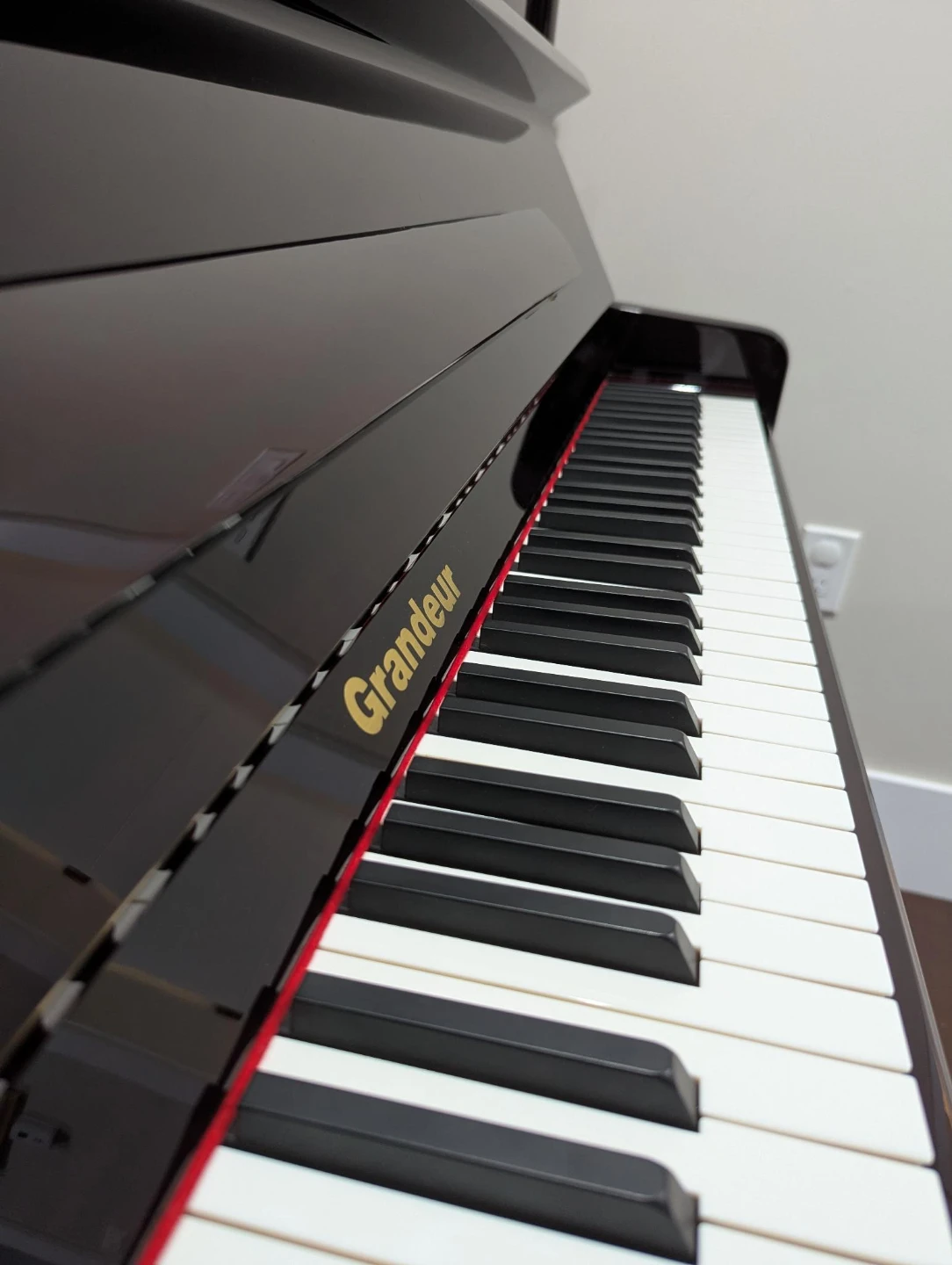 Upright piano made in Germany + free piano bench - photo 2