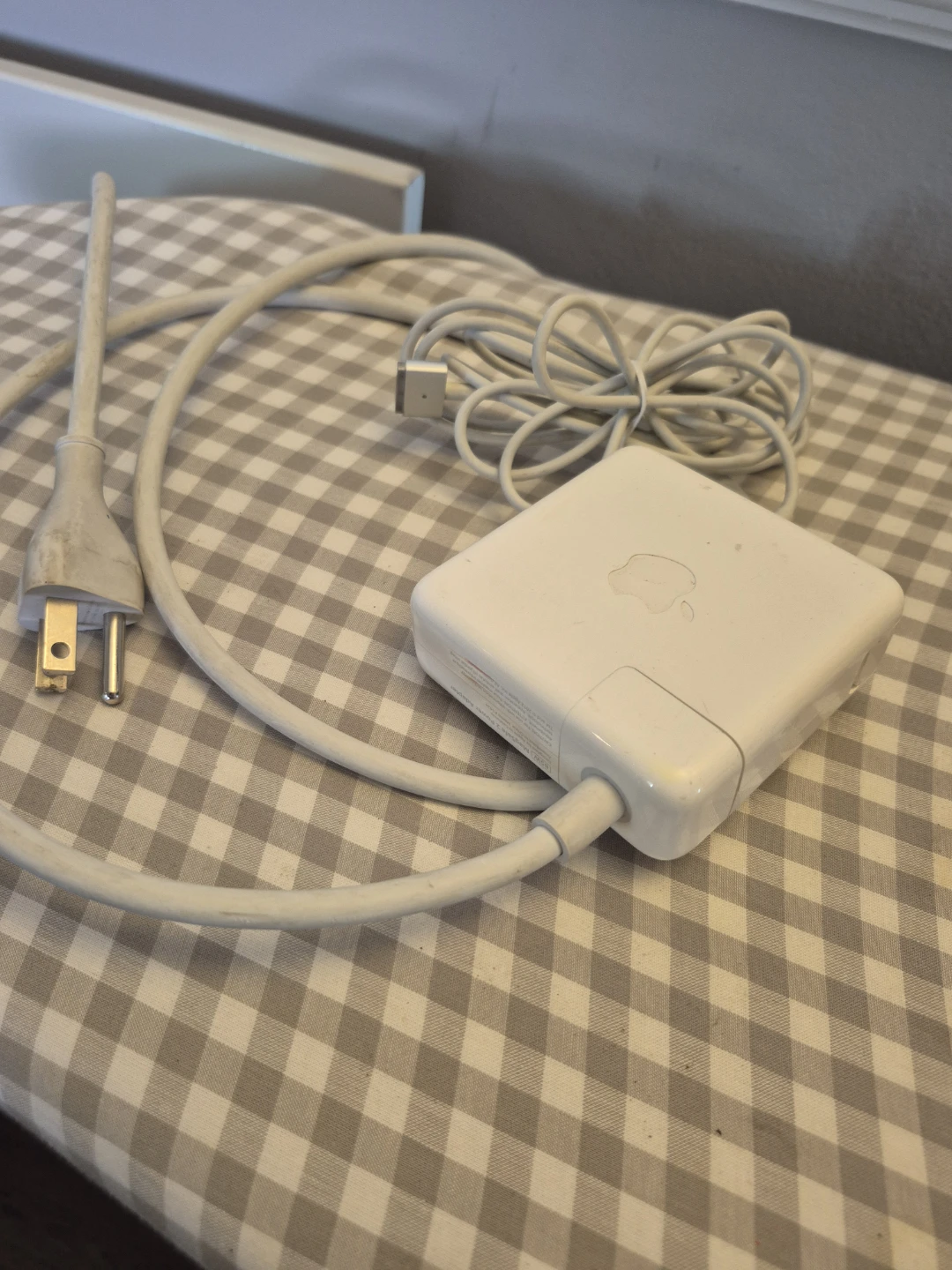 Apple 85W MagSafe 2 Power Adapter A1424