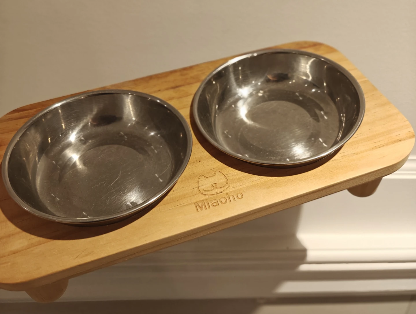 Miaohao Double Pet Bowls with Wooden Stand - photo 2