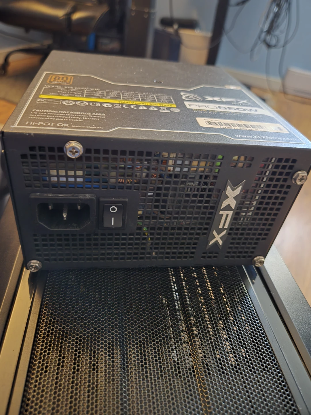XFX PRO650W Core Edition Full Wired Power Supply Unit - photo 2