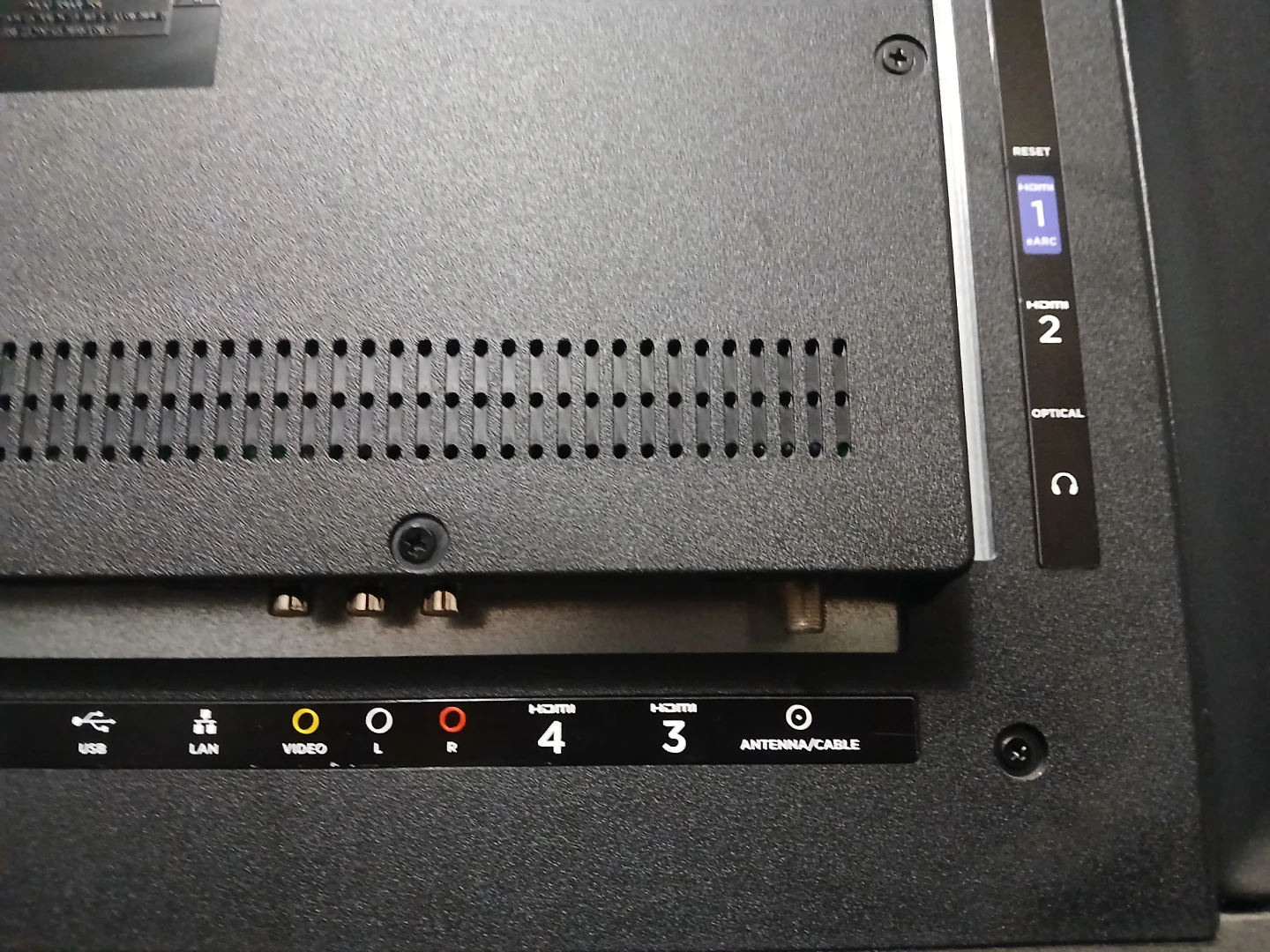 Roku 50" Select Series 4K QLED Smart TV - photo 3