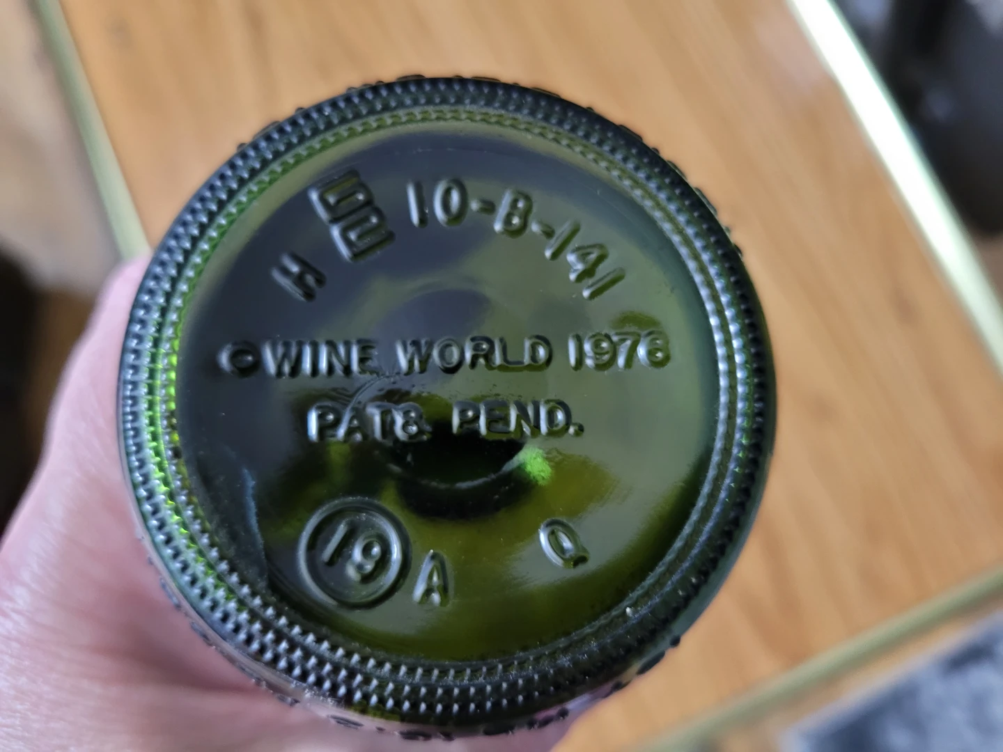 Vintage 1976 Wine World Green Glass Bottle - photo 2