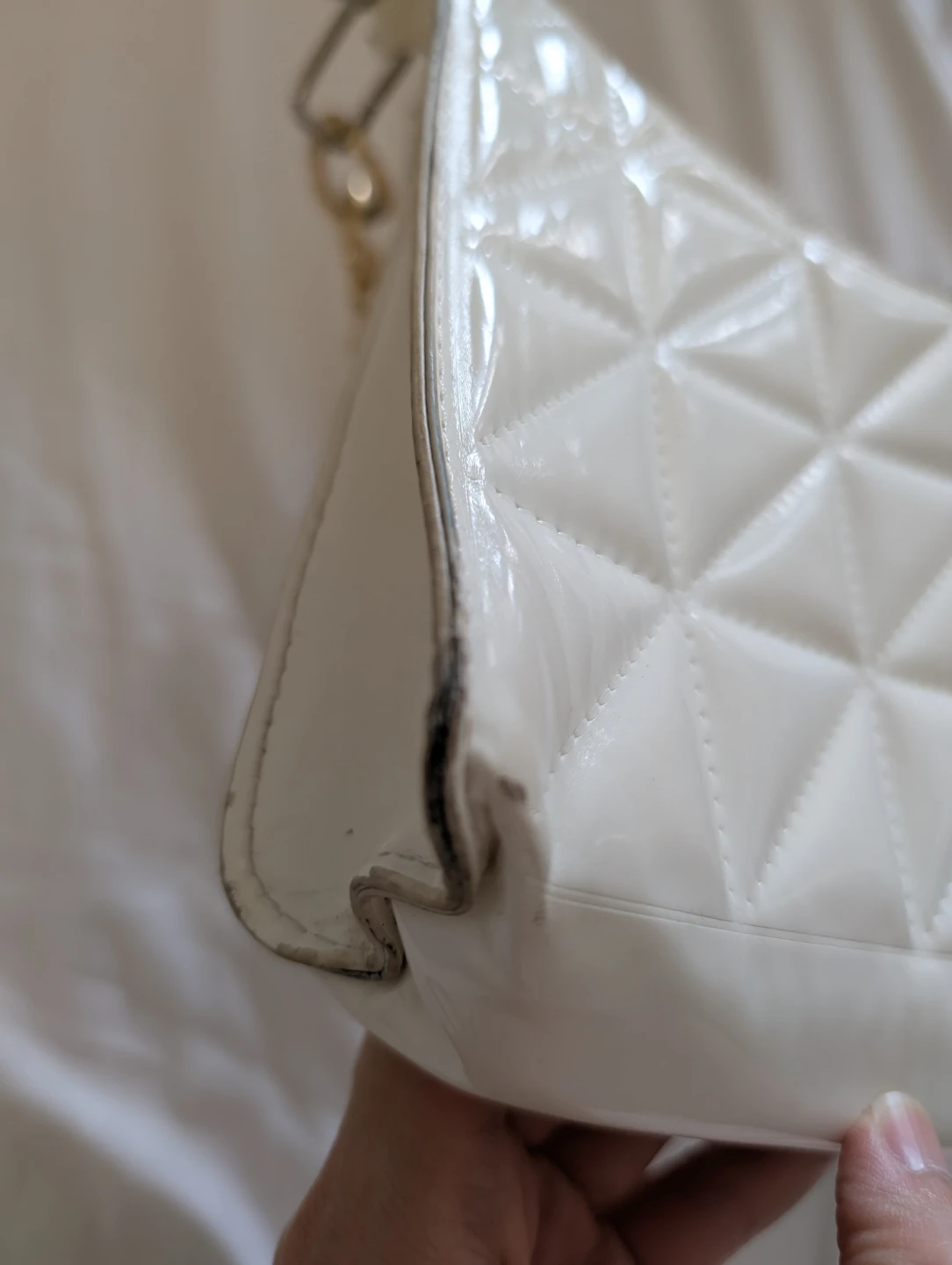 White Quilted Patent Shoulder bag Handbag stains not visible - photo 4