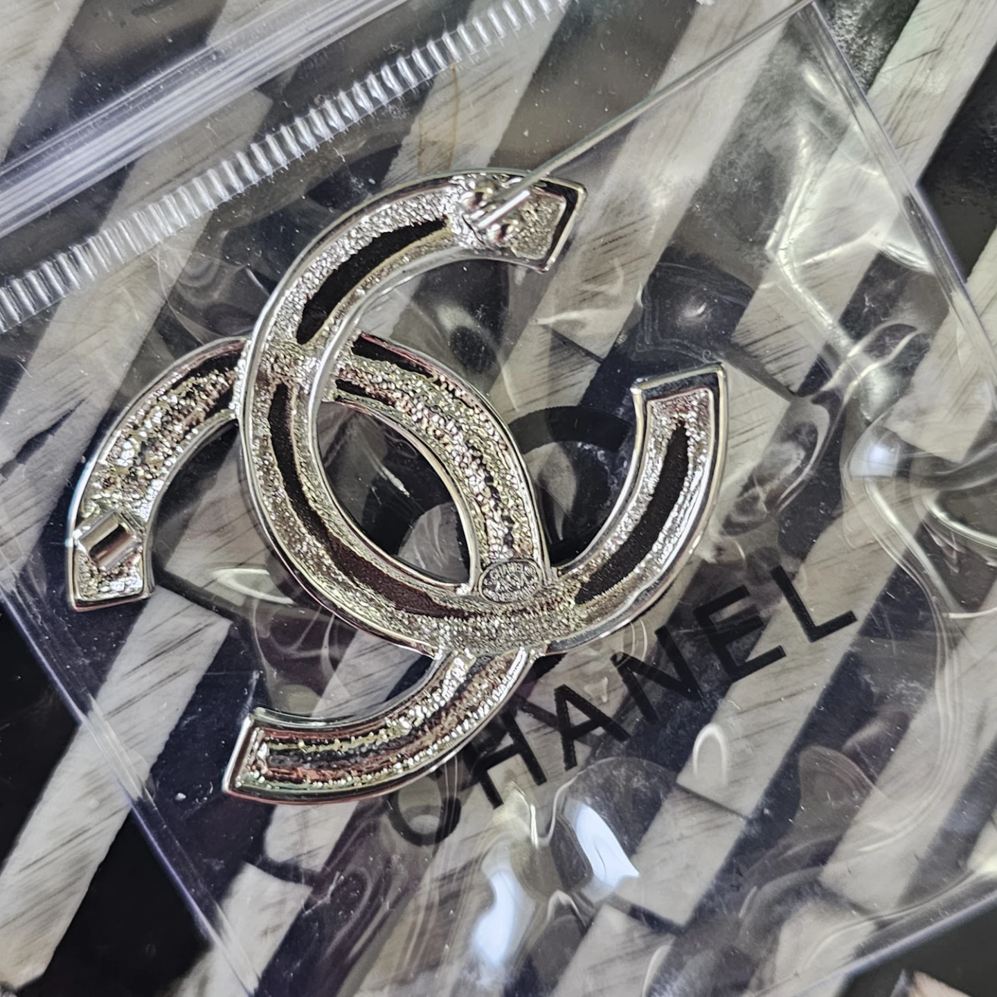 Chanel CC Brooch - photo 2