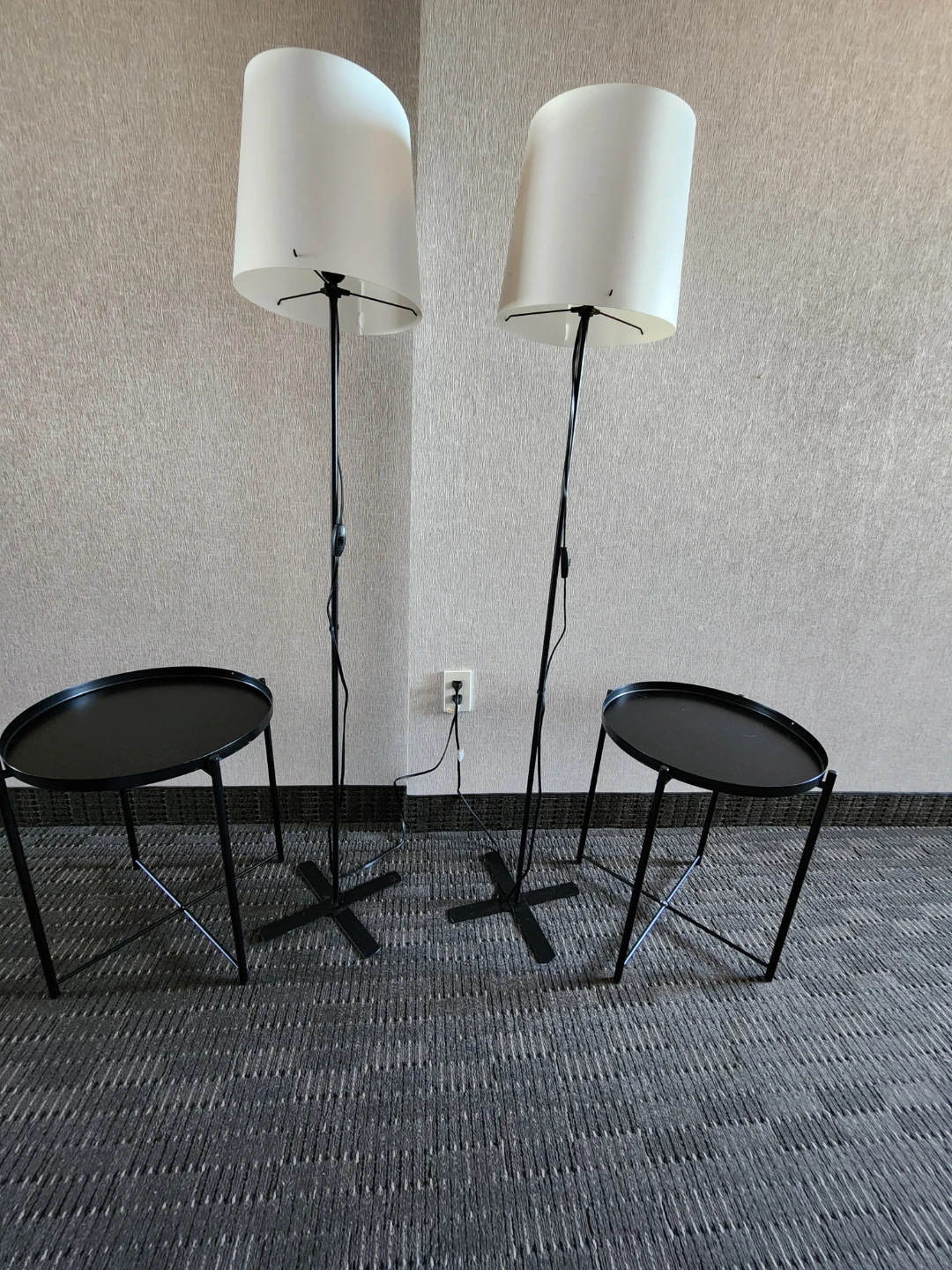 🇨🇦   2 IKEA Floor Lamps with Side Tables - photo 3