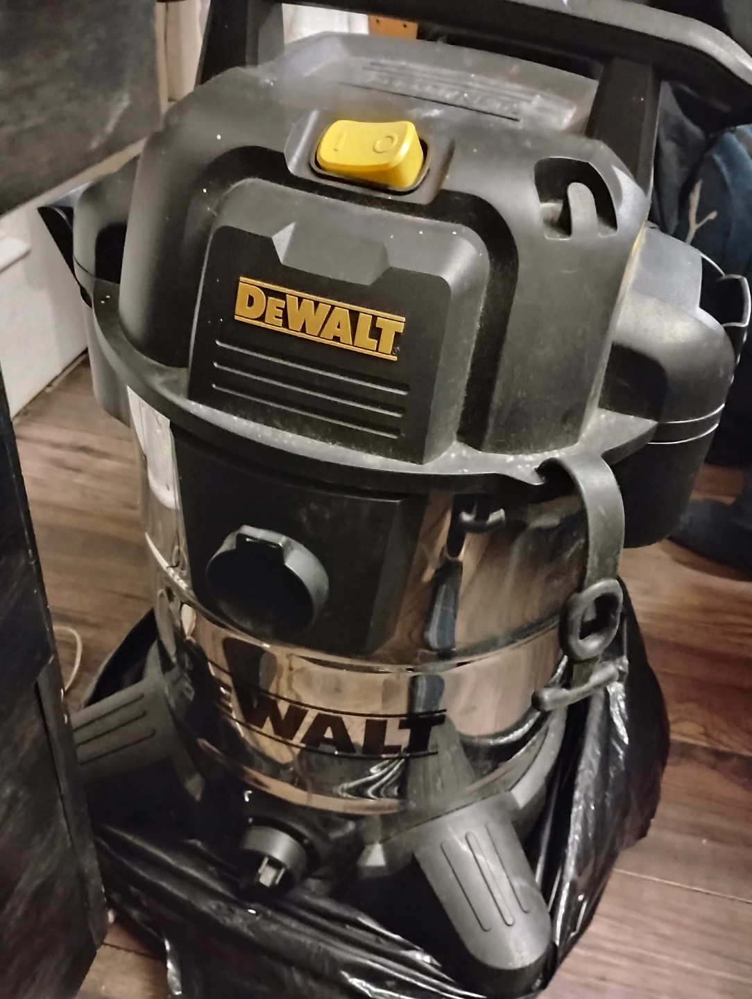 DeWalt Wet/Dry Shop Vacuum - photo 2