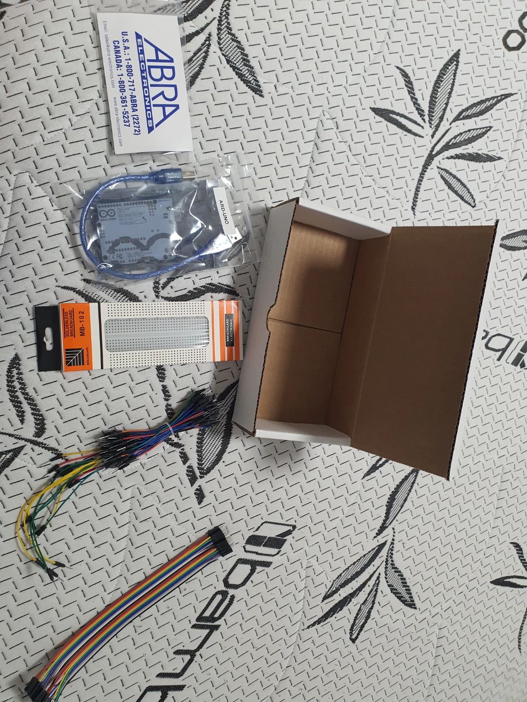 *NEW UNOPENED* Arduino Uno R3 Starter kit Everything included - photo 2
